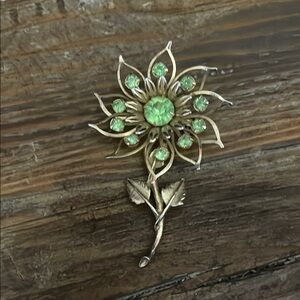 Elegant Green Floral Brooch